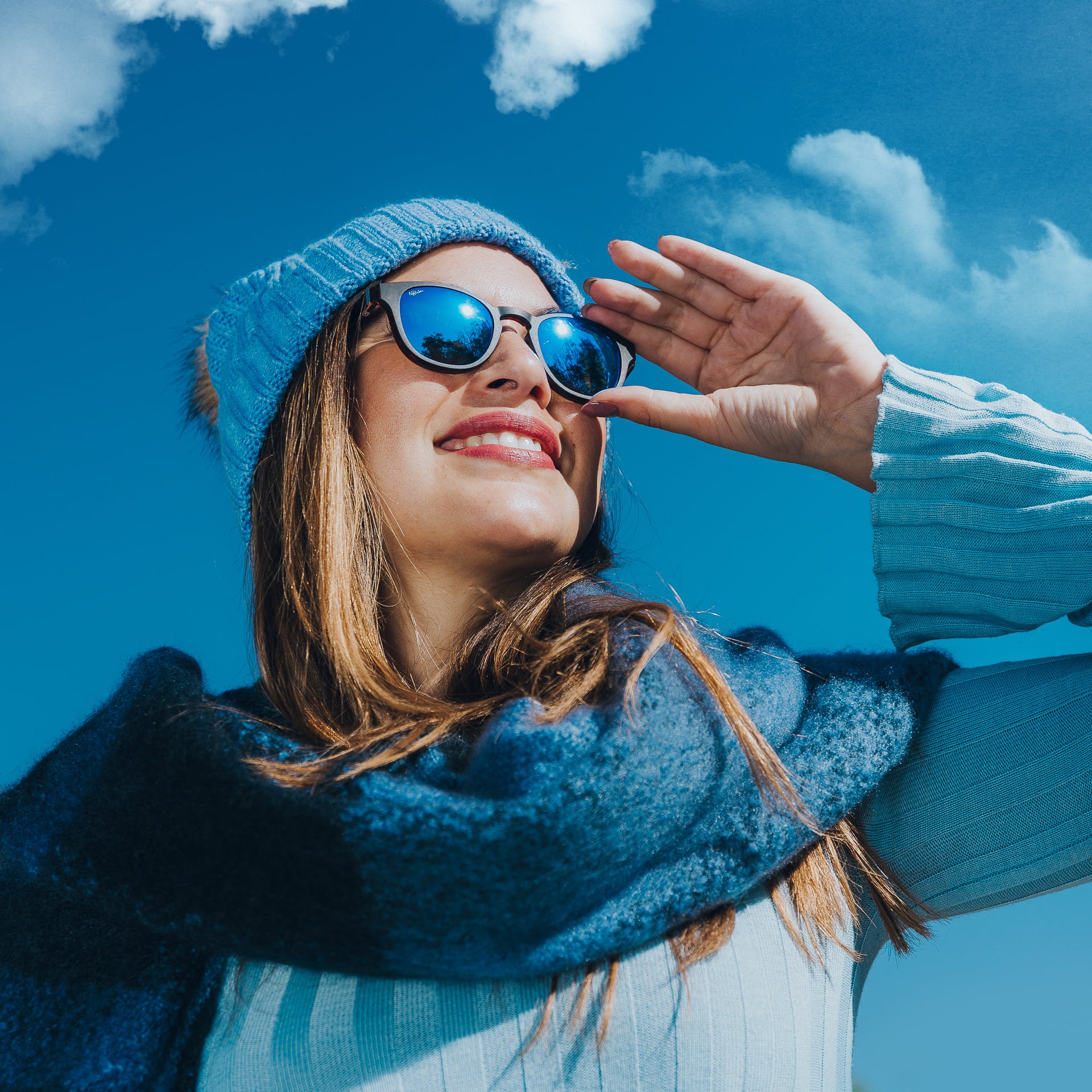 Mucho ojo con las gafas de sol que usas para esquiar, no todas valen