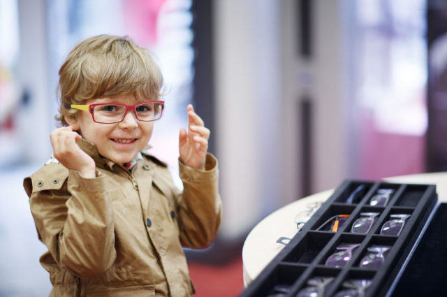 ¿Por qué mi hijo se marea con sus gafas nuevas?