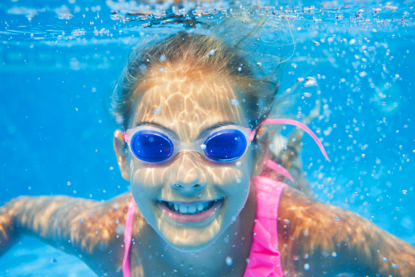 Las gafas de natación: un must para la salud - Fundación ALAIN