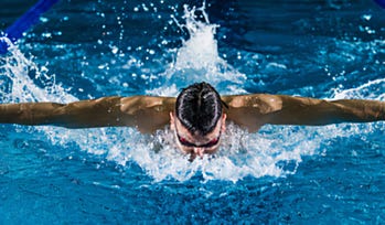 ¿Cómo elegir tu par de gafas para los deportes acuáticos? 